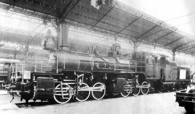 Паровоз, построенных Брянским заводом в 1899 г. и обозначенный тогда Н810, экспонировался в 1900 г. на Парижской всемирной выставке