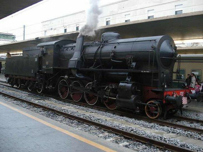 800px Locomotive FS 741.120